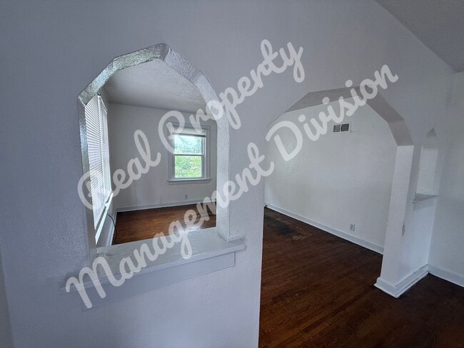Building Photo - 2316 S 6th St