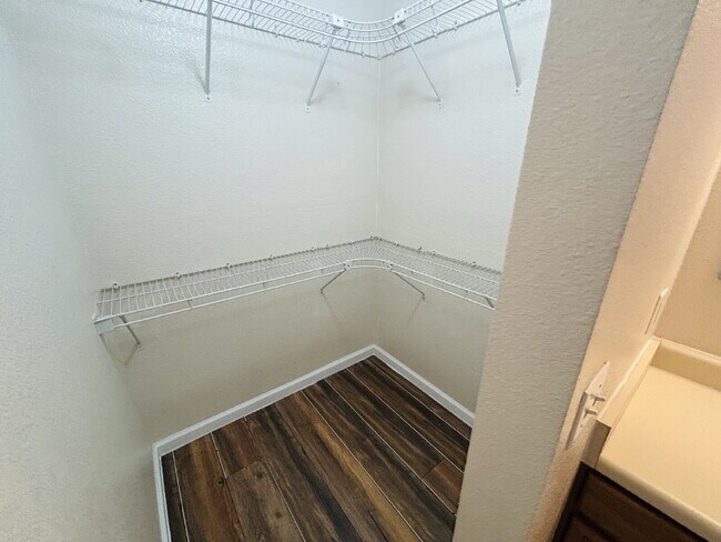 Foto del edificio - 8005 Maverick Climb