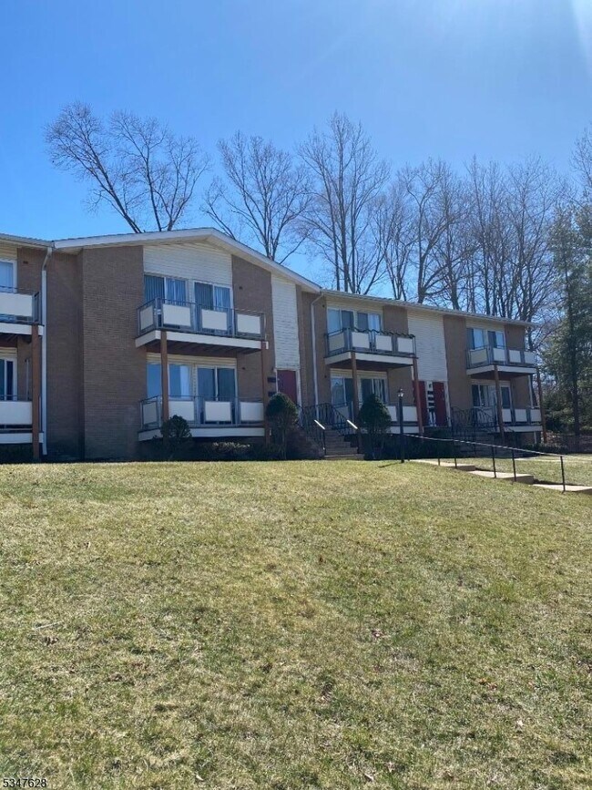 Building Photo - 156 US-46