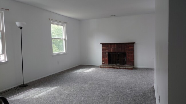 Building Photo - 180B Willow Turn