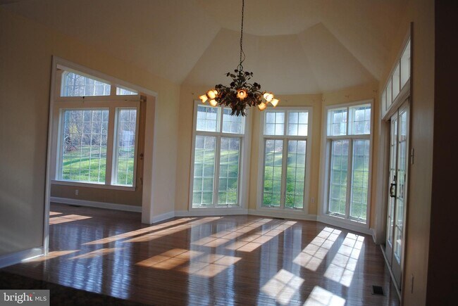 Building Photo - 1550 Knobb Hill Ln