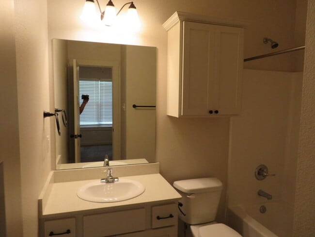 Building Photo - 2102 9th St