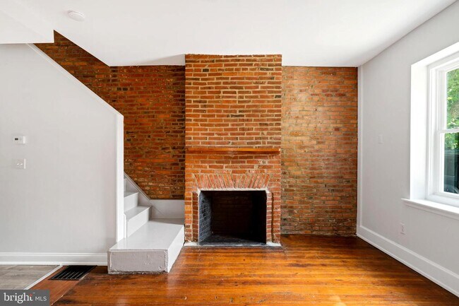 Building Photo - 937 N American St