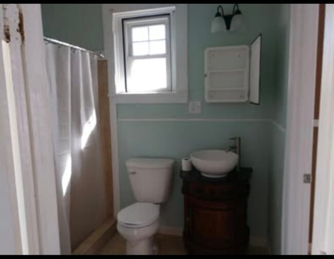 Building Photo - 1004 W 5th Ave