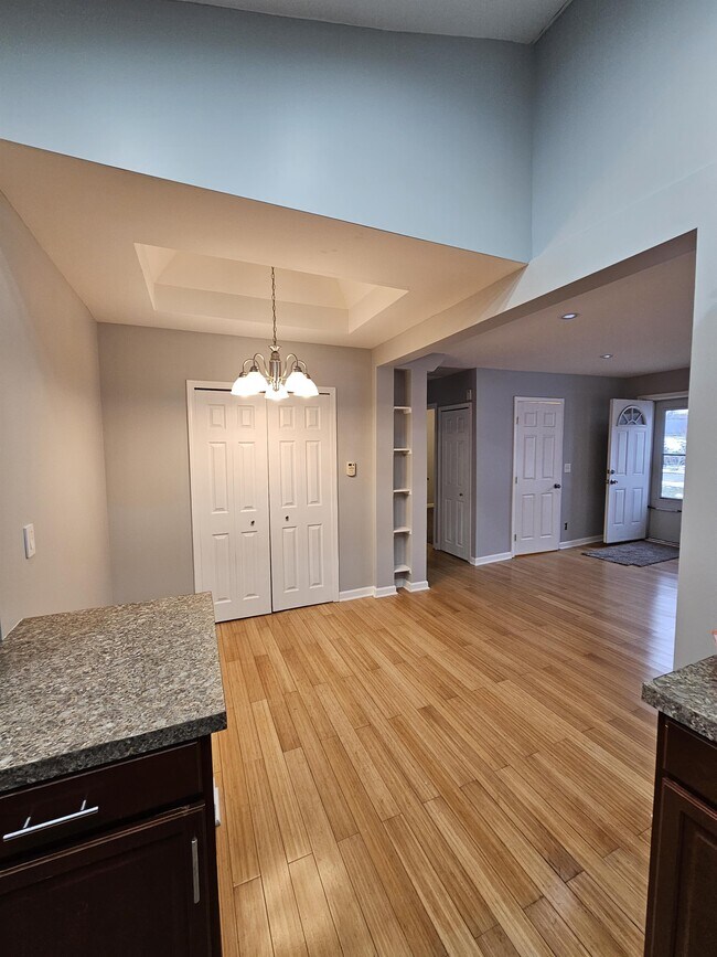 Building Photo - 4020 Lanette Dr
