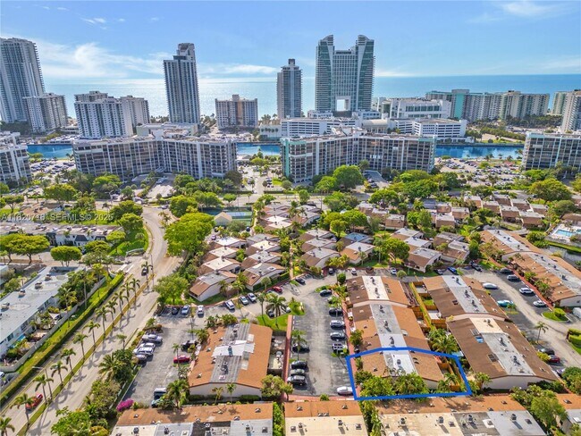 Foto del edificio - 2627 Parkview Dr S