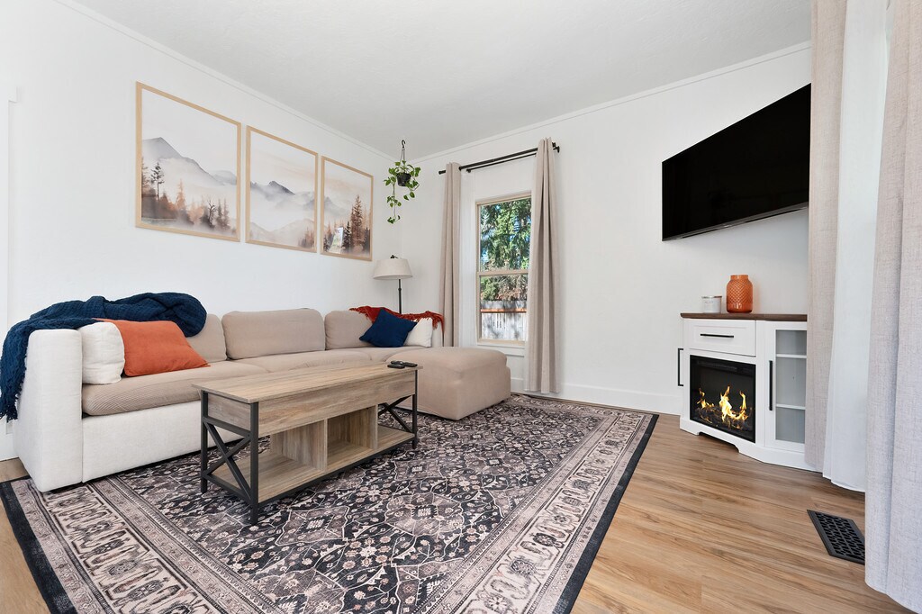 Primary Photo - 1221 N A St