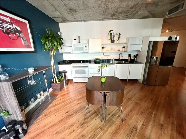 Foto del edificio - 690 SW 1st Ct