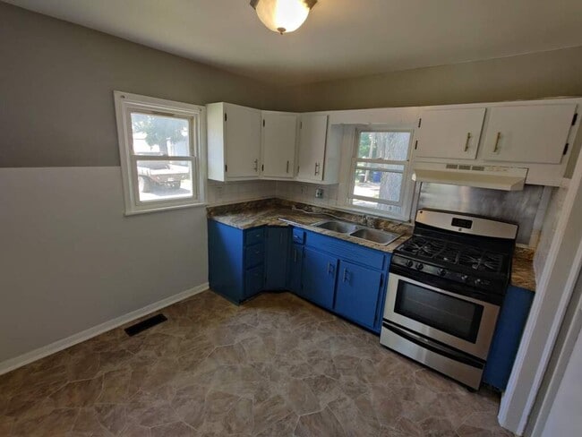 Building Photo - 1123 S Noble St