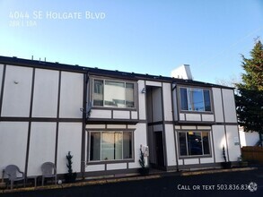 Building Photo - 4044 SE Holgate Blvd