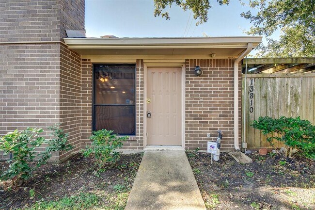 Foto del edificio - 13810 Hollowgreen Dr