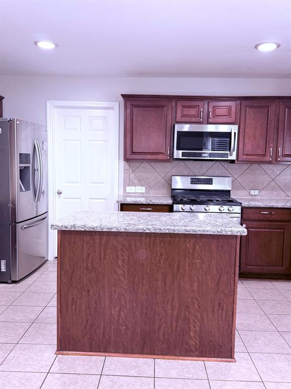 Building Photo - 18019 Almond Place Lane