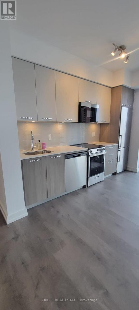 Building Photo - 75 James St S