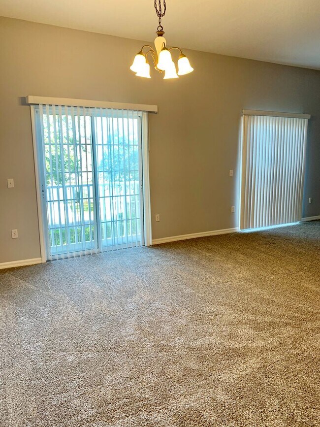 Foto del edificio - Spacious 2 Bedroom, 2 Bathroom Condo in Harmony