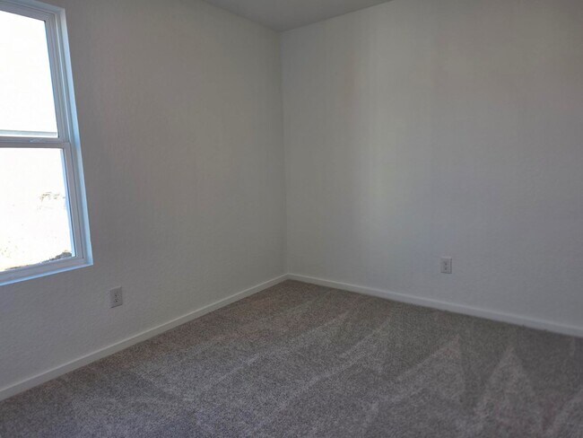 Building Photo - 3214 Glacier Blf