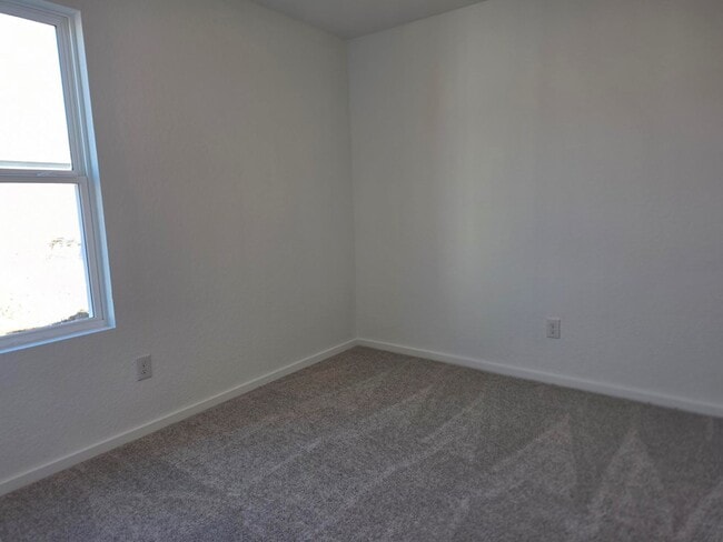 Foto del edificio - 3214 Glacier Blf