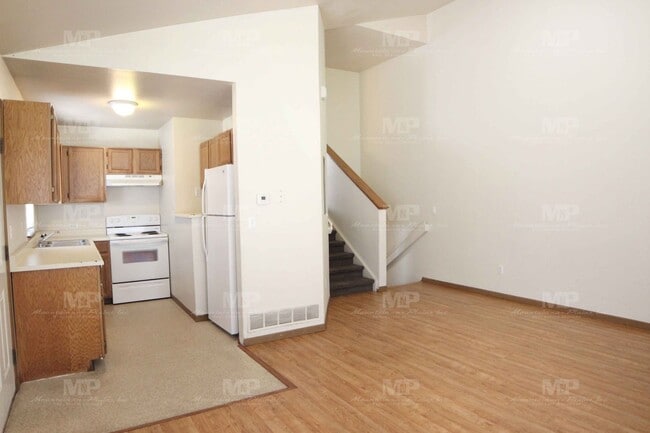 Building Photo - 518 S Howes St