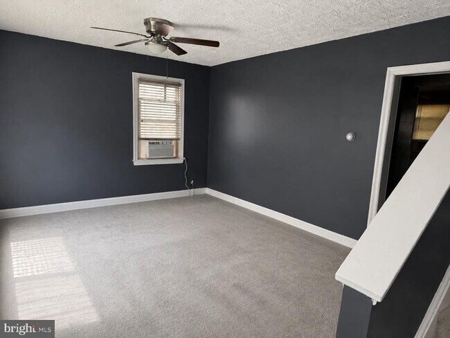 Building Photo - 4212 Clay St NE