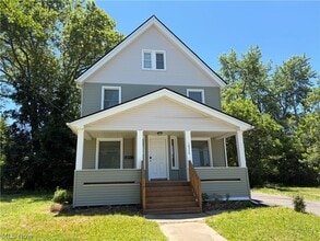 Building Photo - 10524 Lee Ave