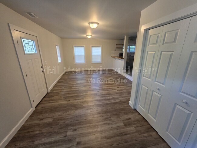 Foto del edificio - 617 Brookshire St