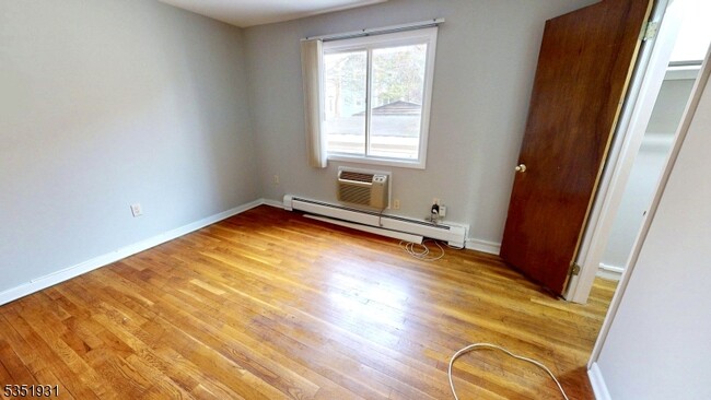 Building Photo - 110 Elm St