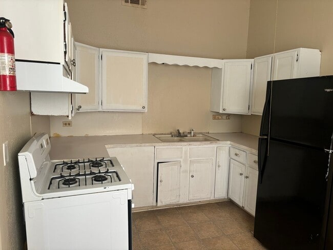 Building Photo - Great Home Near I20
