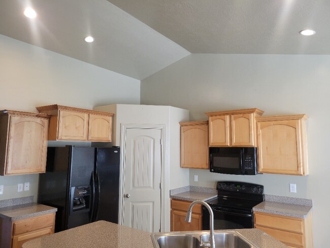 Building Photo - 8200 6900 W