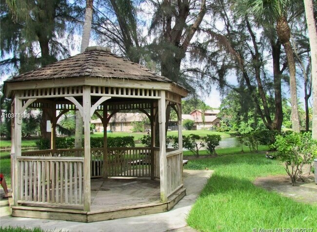 Foto del edificio - 11295 W Atlantic Blvd