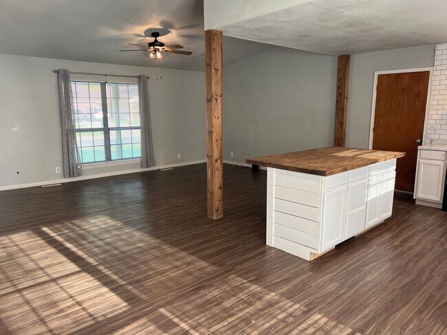 Foto del edificio - comfort and convenience in this 3 bedroom ...