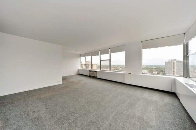 Building Photo - 5757 N Sheridan Rd