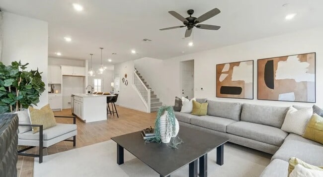 Foto del edificio - 1062 Compass Dr W
