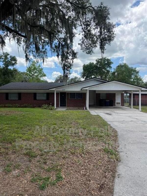 Building Photo - 2255 E Helen Cir