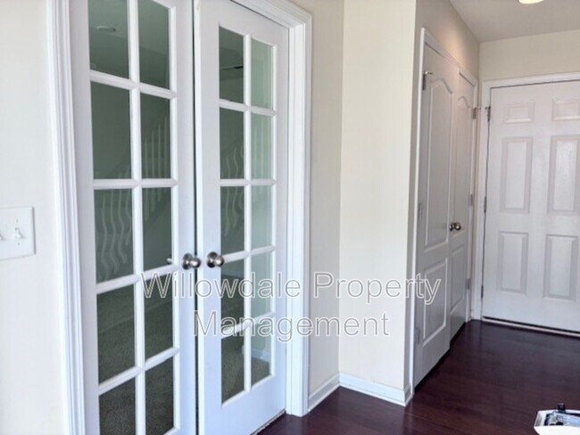 Foto del edificio - 6025 Kentworth Dr