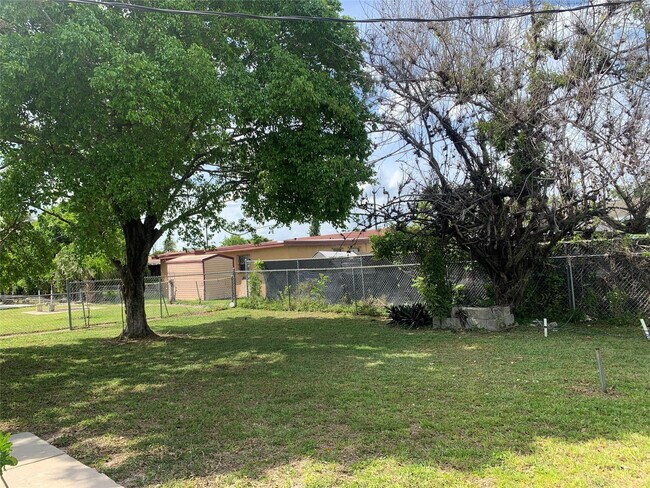 Foto del edificio - 2911 NW 7th St