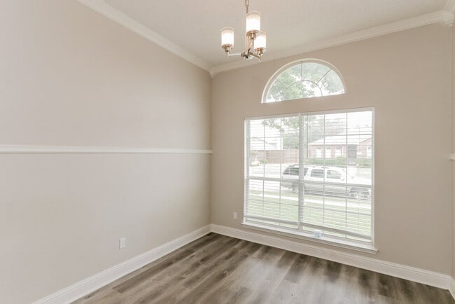 Building Photo - 2524 Hackberry Creek