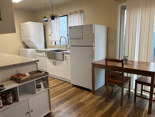 Building Photo - 600 S 2nd St