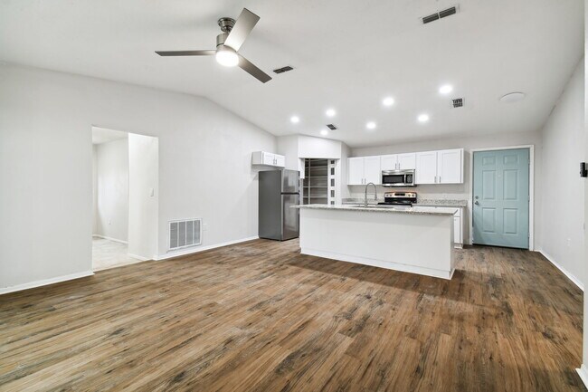 Building Photo - 8540 Zane Ln