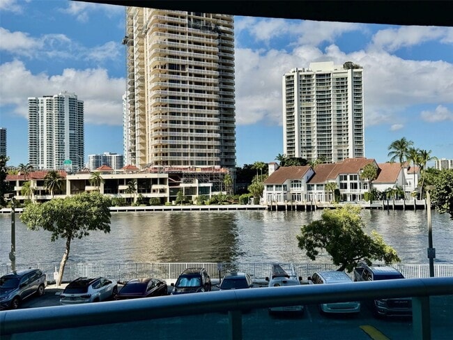 Foto del edificio - 19390 Collins Ave