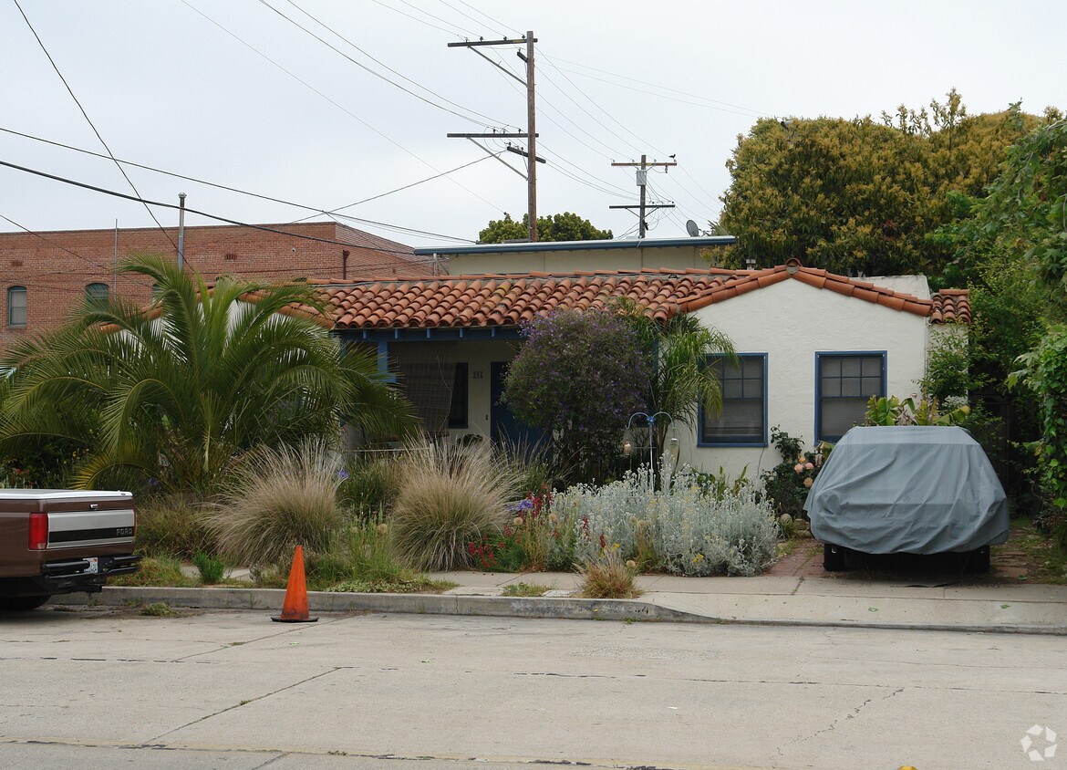 Building Photo - 294 S Catalina St