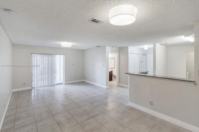 Foto del edificio - 11241 W Atlantic Blvd