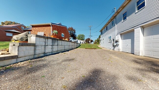 Building Photo - 260 Reform St