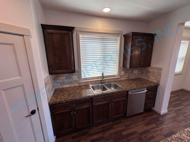 Building Photo - FREE RENT! Spacious 5-Bedroom Retreat with...