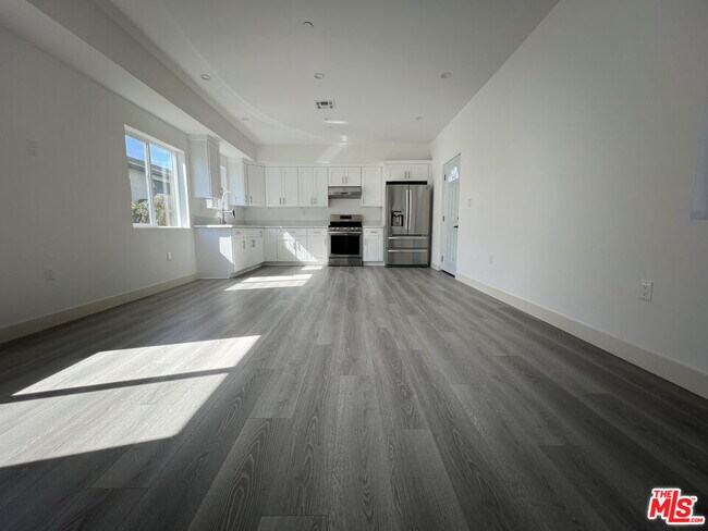 Building Photo - 8640 Baring Cross St