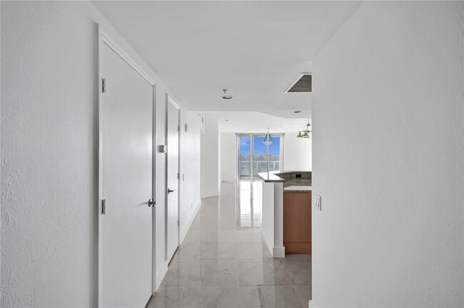 Building Photo - 14951 Royal Oaks Ln