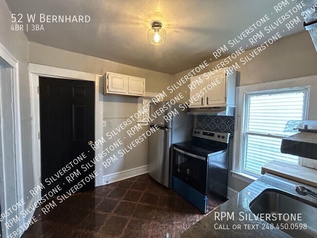 Foto del edificio - Spacious 4-bedroom