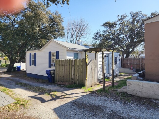 Building Photo - 3238 E Ocean View Ave