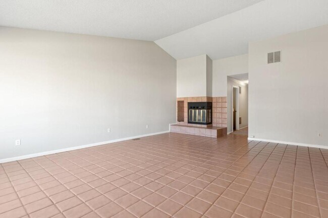 Building Photo - 635 San Fernando Pl