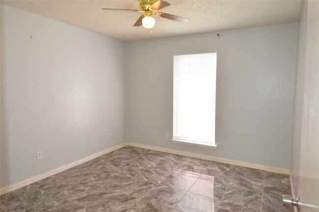 Foto del edificio - 6219 Gladewell Dr