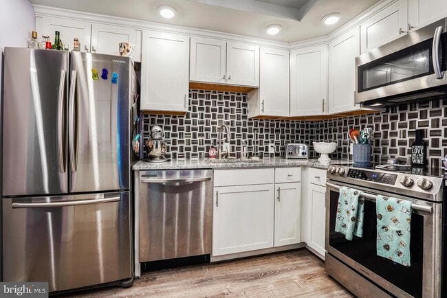 Building Photo - 7621 Provincial Dr