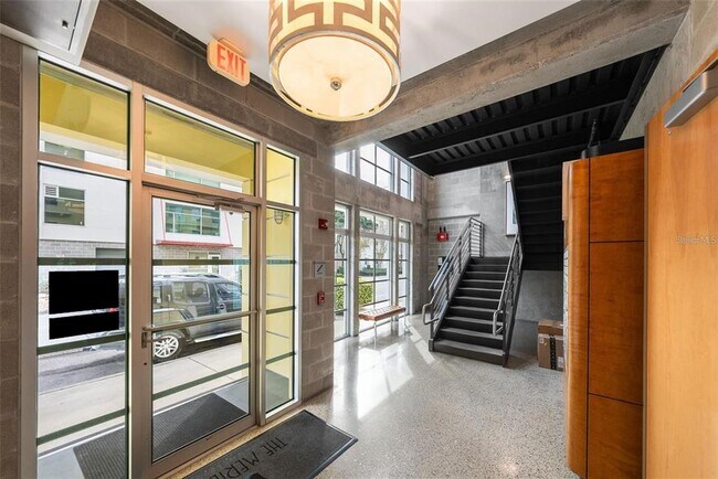 Foto del edificio - 1212 E Whiting St
